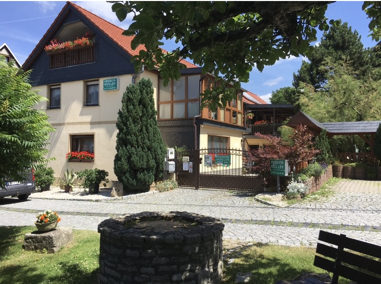 Welcome to our Sonja Müller Guesthouse in beautiful Grammetal. To make your stay as pleasant as possible, you’ll find comprehensive information about our guesthouse and our services below. If you have any questions, requests, or suggestions, please feel free to contact us at any time. The Sonja Müller Guesthouse Team